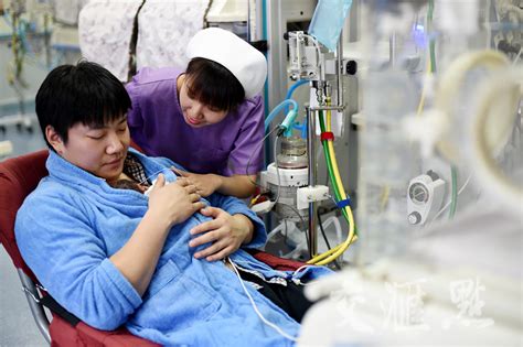 早产宝宝太小怎么拍嗝