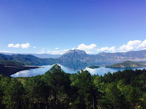 美丽的泸沽湖-写景作文300字【经典6则】