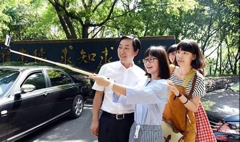 让孩子自由发表意见时必须尊重孩子