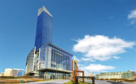 沈阳恒隆在哪呀?那地方是干什么的呀?沈阳站坐什么车到啊?
