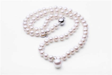 我想买1串珍珠项链给我姑妈,海水珍珠好还是淡水珍珠好呢?