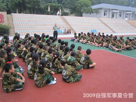 中国军旅励志夏令营：参加夏令营，不再让孩子有被溺爱的感觉