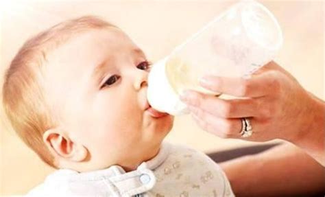 3个月的宝宝吃完母乳就拉肚子
