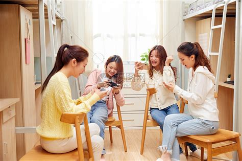 女生在宿舍结婚生子