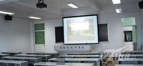 教室使用的多媒体设备,如何在使用投影仪时,电脑和电子白板显示不同内容