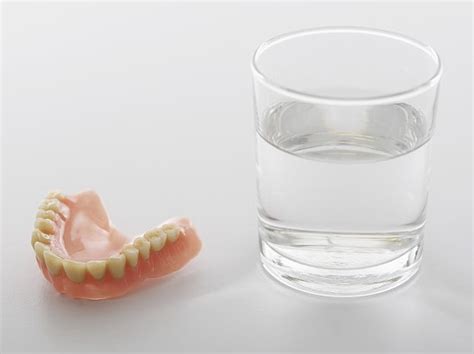 假牙分几种材料