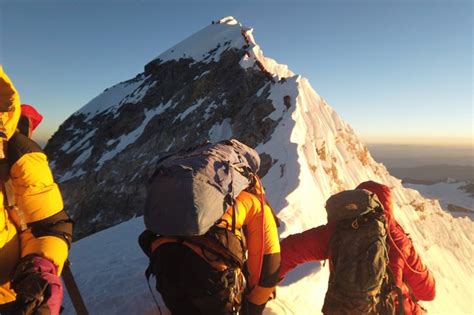 双语｜尼泊尔出新规：想攀登珠峰？有钱还不够，你还得有这些证明