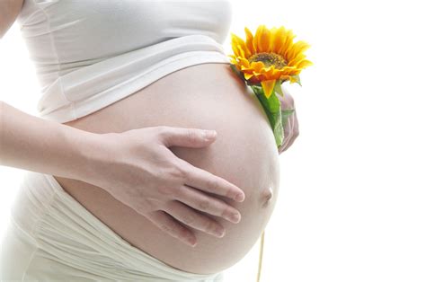 孕妇摸肚子会脐带绕颈吗?