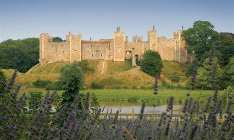 英格兰独自旅行，迷人的中世纪古堡