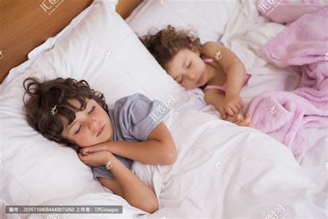 孩子跟谁睡,可能会影响他一生的性格