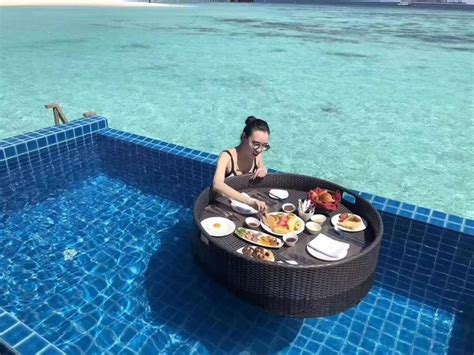 去马尔代夫旅游不为住宿，仅仅为了一顿漂浮早餐花费了上万旅费