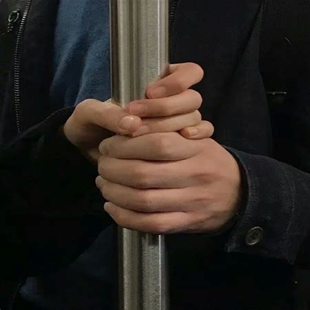 情侣牵手朋友圈配文