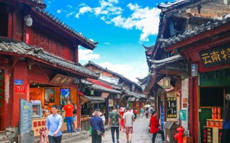夏季国内旅游十大景点，丽江古城区是中国罕见的保存相当完好的少数民族古城
