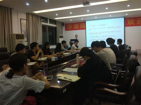 精英妈妈陪儿子转学5次的自责与欣慰：孩子早已学会“不让别人定义自己”| 开学记