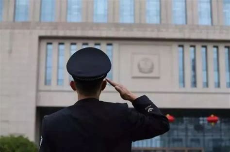 一个警帽_关于我的父亲的作文650字(摘抄10篇)