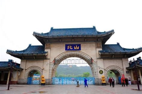 重庆南山豪华别墅群变鬼城是什么原因