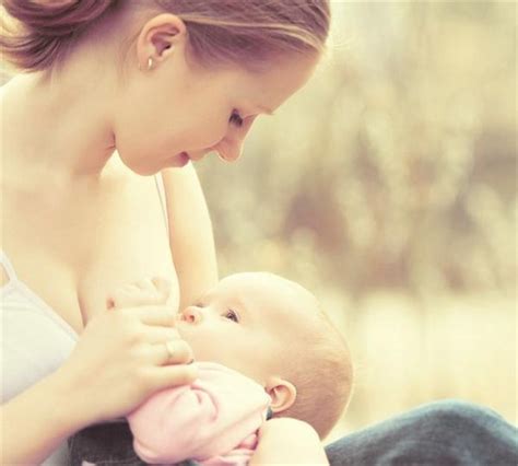 刚出生的宝宝为什么必须喂母乳？其中到底有什么玄机？