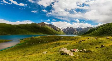 七八月份适合一个人旅游景点推荐