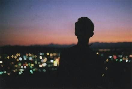 一个人住的夜晚有点害怕的文案