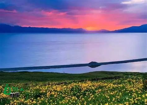 新疆秋天最美的15片湖泊，景色美的一塌糊涂！钻进去就不想出来