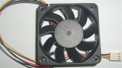 電腦主機散熱器怎么拆?