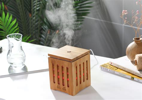 有一種香熏等,用手指一碰就會(huì)亮即使人體與大地絕緣也會(huì)亮 ,是什么原理呢?