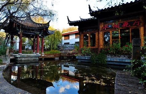 丽江有个丽江束河蓝石客栈在什么位置?地址哪里的?