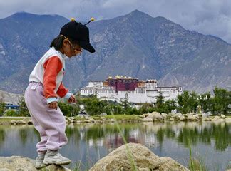 西藏旅游怎么去看珠峰？