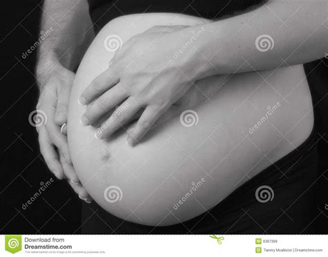 怀孕显怀是从哪里先鼓起来