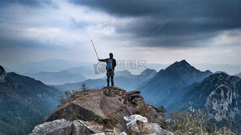 办理泰山登山证必须本人持身份证去吗?需要带照片吗?是多大的?