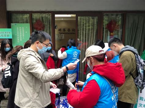 九峰公园志愿者-人物作文450字(优秀8则)