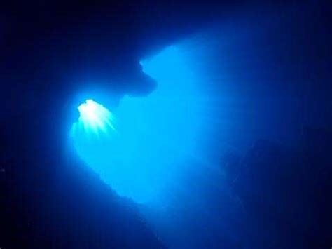 神奇、深邃的伯利兹大蓝洞