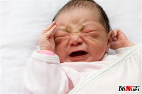 刚出满月的宝宝怎么照顾