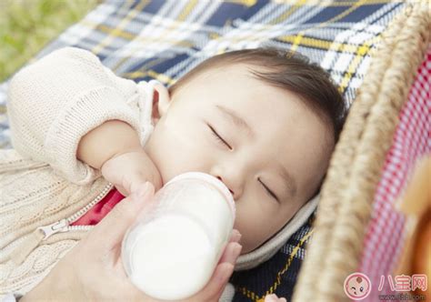 一个月宝宝要喝几桶奶粉