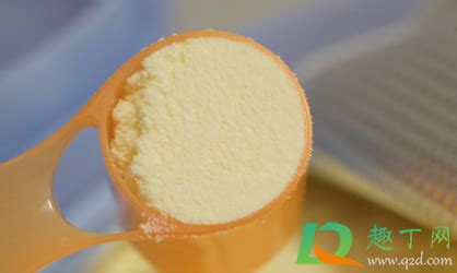 奶粉成坨不易溶解