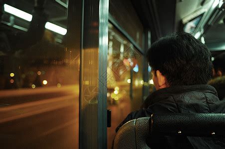 夜晚独自流泪说说