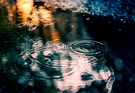 下雨天伤感失恋文案