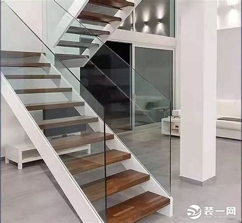 小空间中楼梯扶手如何设计才能更出色