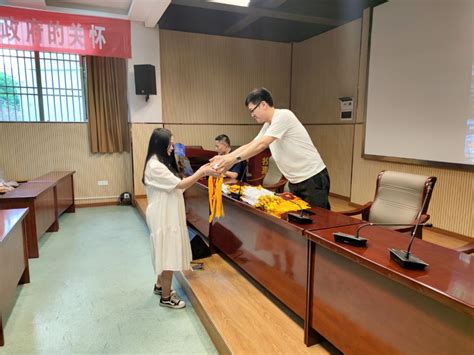 颁奖典礼_教室里的掌声作文400字（合集6则）