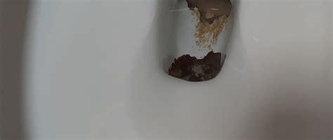 如何去除痰盂底部的頑固尿垢