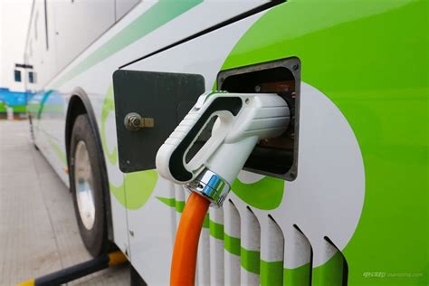新能源汽车要用多少钱充电 新能源汽车要用多少钱充电合适