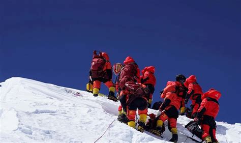 中国人首次登顶珠峰