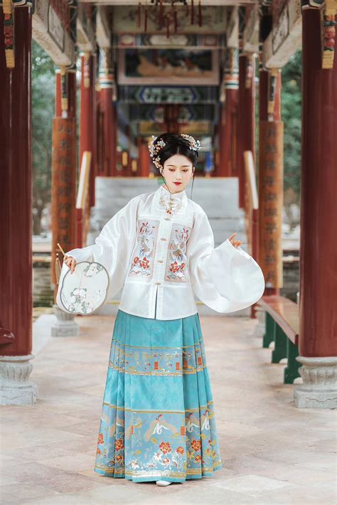 中国传统服饰
