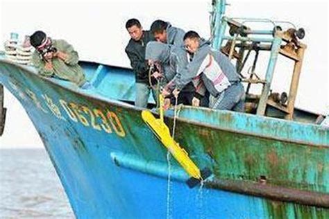 中国渔民当面捞走美国潜航器