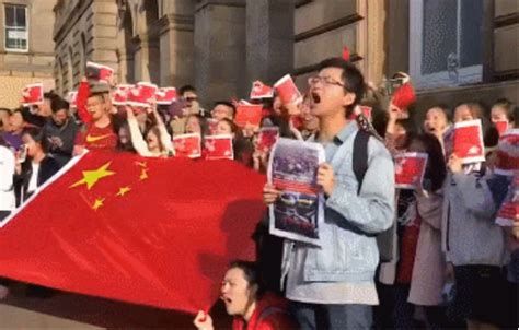 中国留学生爱丁堡唱过火
