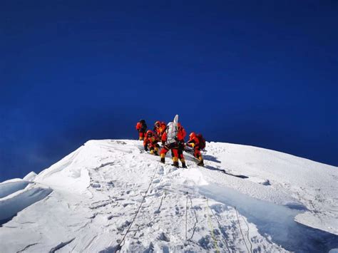 中国登顶珠穆朗玛峰