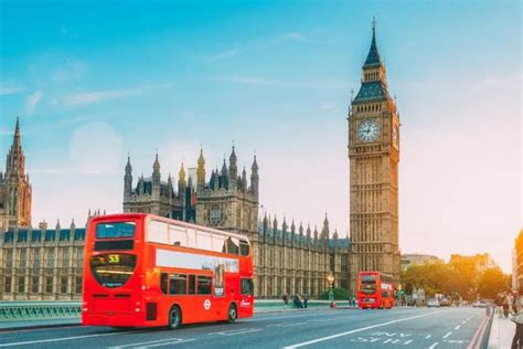 伦敦的留学生应该回国吗