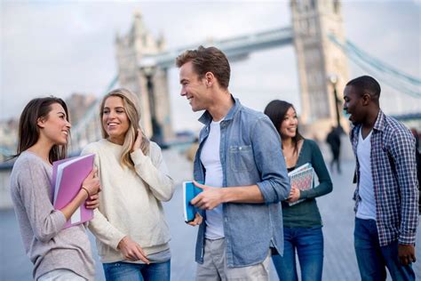 在英国留学生一个月生活得多少钱
