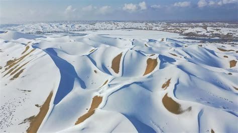 塔克拉玛干沙漠下雪