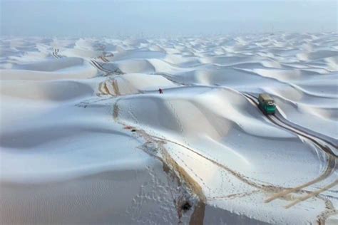 塔克拉玛干沙漠沙海变雪海这一景色有多美
